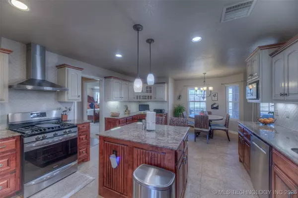 9934 S Maybelle AVE, Jenks, OK 74037