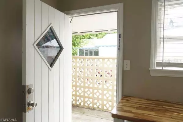 1761 Siesta DR, Sarasota, FL 34239