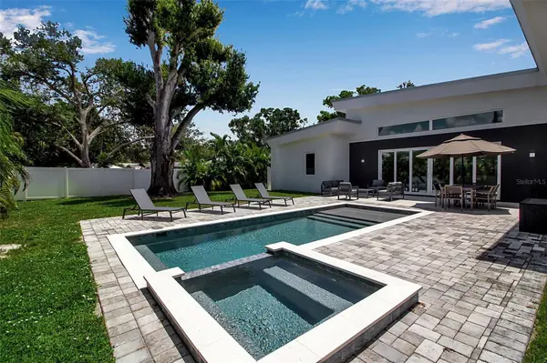 2231 WOOD ST, Sarasota, FL 34237