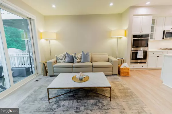 3811 RAINIER DR, Fairfax, VA 22033