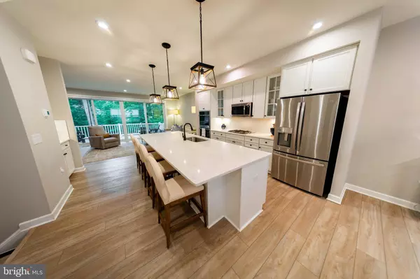 3811 RAINIER DR, Fairfax, VA 22033