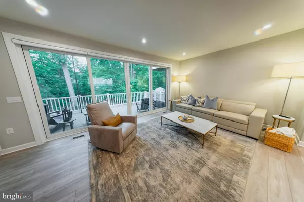 3811 RAINIER DR, Fairfax, VA 22033