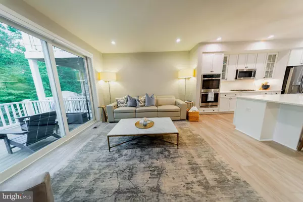 3811 RAINIER DR, Fairfax, VA 22033