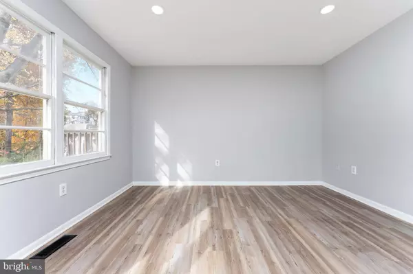 12346 WOODLAWN CT, Woodbridge, VA 22192