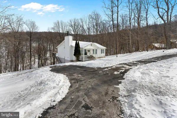 250 RIDGE TOP LN, Linden, VA 22642