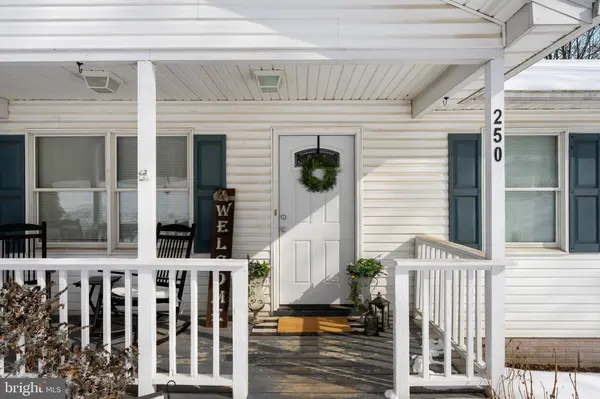 250 RIDGE TOP LN, Linden, VA 22642
