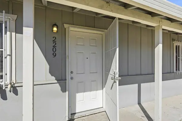 2209 Meadowview RD, Sacramento, CA 95832