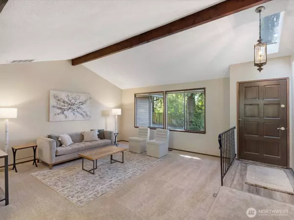 8142 NE 145th PL, Kenmore, WA 98028