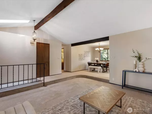 8142 NE 145th PL, Kenmore, WA 98028