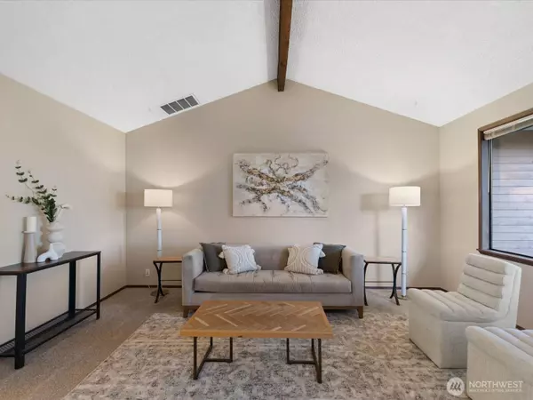 8142 NE 145th PL, Kenmore, WA 98028