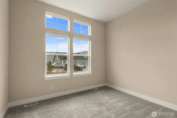 2079 Legacy PL SE, East Wenatchee, WA 98802