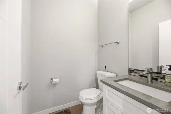 12102 10th DR SE #B, Everett, WA 98208