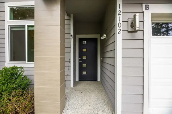12102 10th DR SE #B, Everett, WA 98208