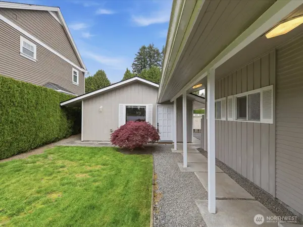 1302 E Lakeshore DR, Lake Stevens, WA 98258