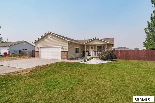 3893 E Ash Lane