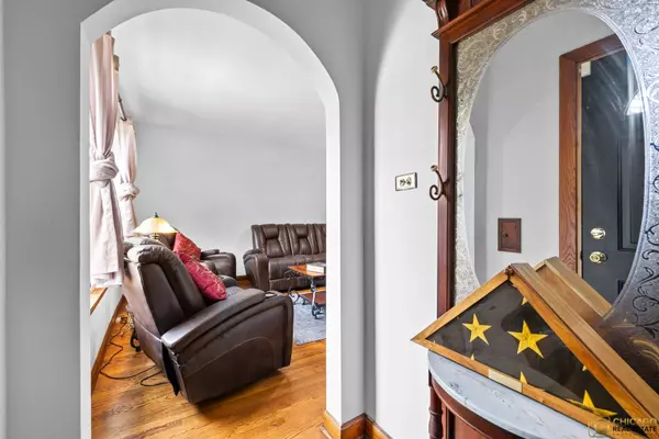 4112 N McVicker AVE, Chicago, IL 60634