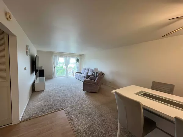 900 E Wilmette RD #411, Palatine, IL 60074