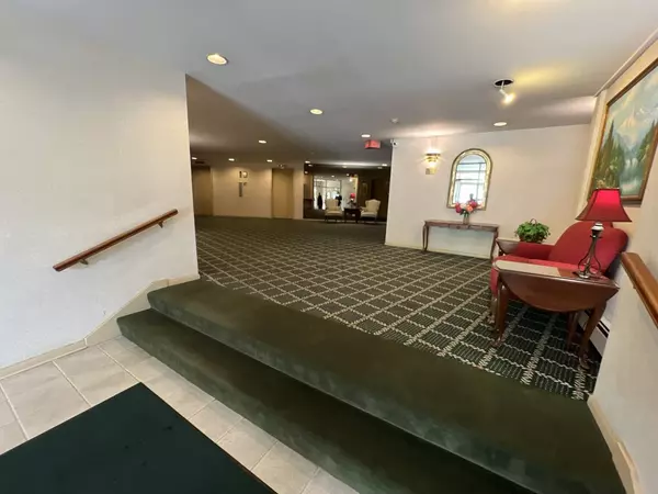 900 E Wilmette RD #411, Palatine, IL 60074