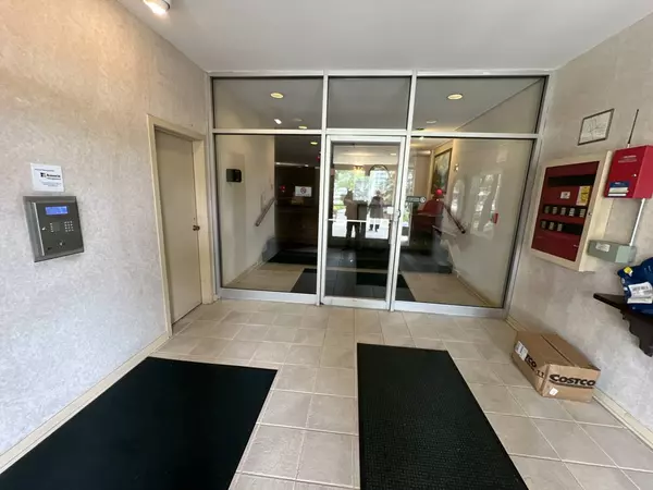 900 E Wilmette RD #411, Palatine, IL 60074