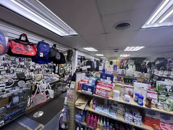 6513 N Clark ST, Chicago, IL 60626