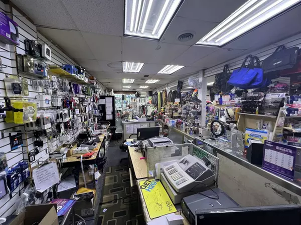 6513 N Clark ST, Chicago, IL 60626