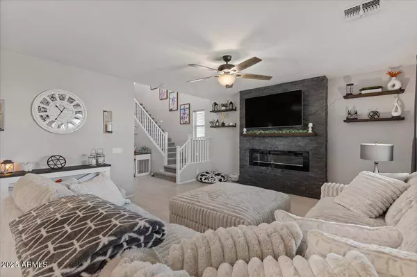 10052 E HAY LOFT Road, Florence, AZ 85132