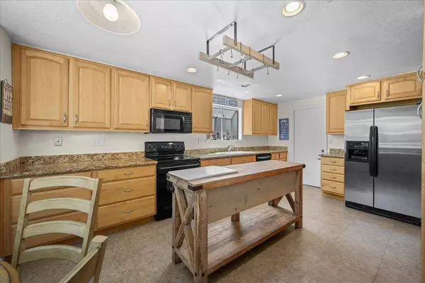 1313 Rolling Hills DR, Roseville, CA 95661