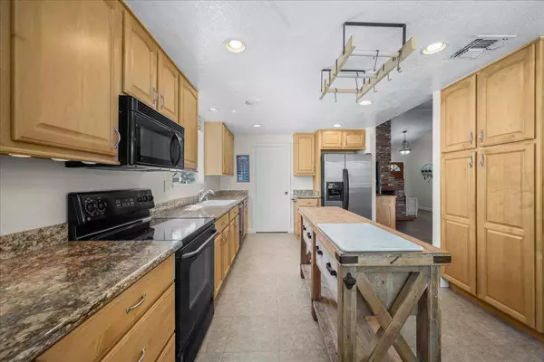 1313 Rolling Hills DR, Roseville, CA 95661