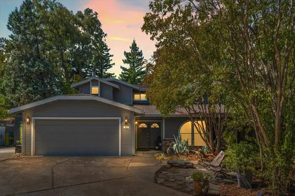 827 Governor DR