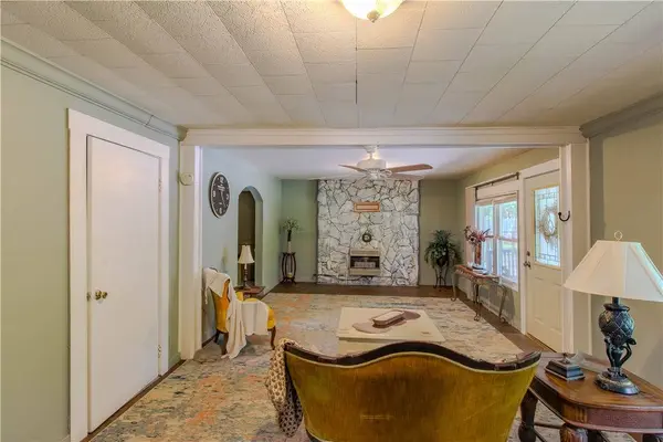 130 S King ST, Seneca, SC 29678