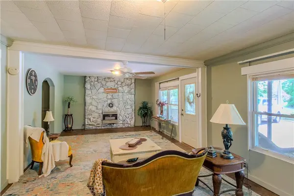 130 S King ST, Seneca, SC 29678