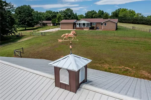 108 Cranes Crossing DR, West Union, SC 29696