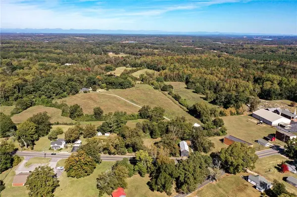 8908 Highway 24 HWY, Townville, SC 29689