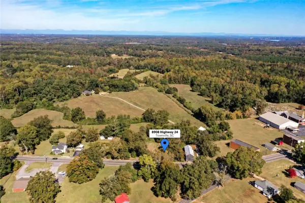8908 Highway 24 HWY, Townville, SC 29689