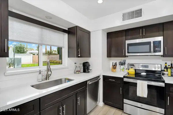 210 E EL CAMINO Drive, Phoenix, AZ 85020