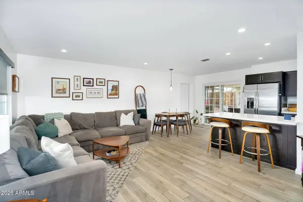 210 E EL CAMINO Drive, Phoenix, AZ 85020