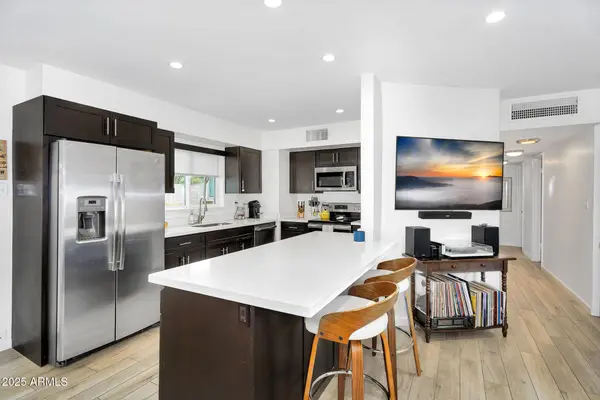 210 E EL CAMINO Drive, Phoenix, AZ 85020