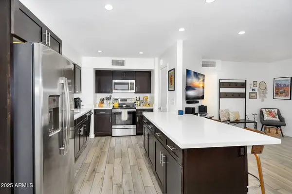 210 E EL CAMINO Drive, Phoenix, AZ 85020