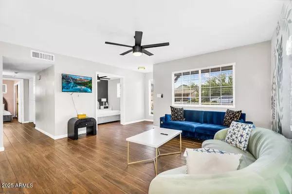 2232 E KAREN Drive, Phoenix, AZ 85022