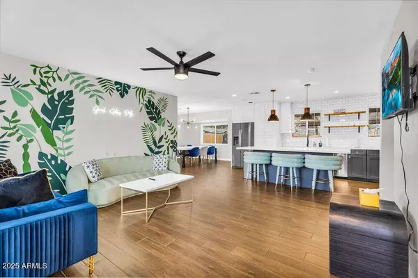 2232 E KAREN Drive, Phoenix, AZ 85022