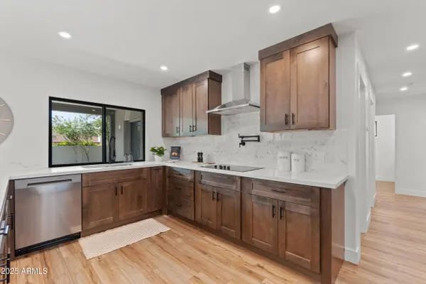 5355 E WALLACE Avenue, Scottsdale, AZ 85254