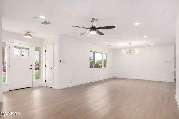 1202 E PALMAIRE Avenue, Phoenix, AZ 85020