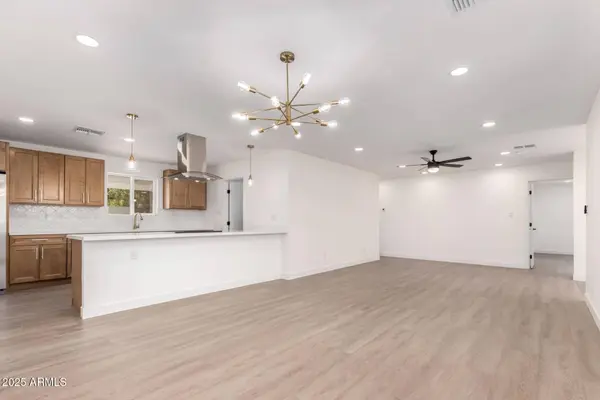 1202 E PALMAIRE Avenue, Phoenix, AZ 85020