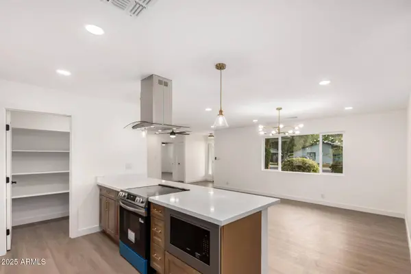 1202 E PALMAIRE Avenue, Phoenix, AZ 85020