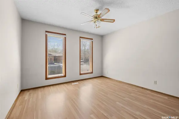 21 Merlin CRESCENT N, Regina, SK S4R 3E2