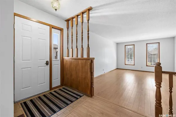 21 Merlin CRESCENT N, Regina, SK S4R 3E2
