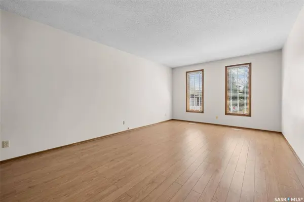 21 Merlin CRESCENT N, Regina, SK S4R 3E2