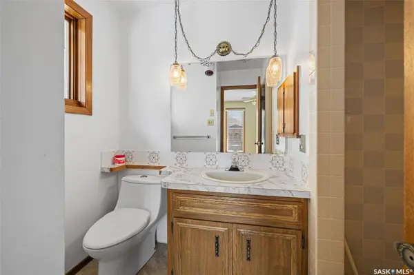 21 Merlin CRESCENT N, Regina, SK S4R 3E2