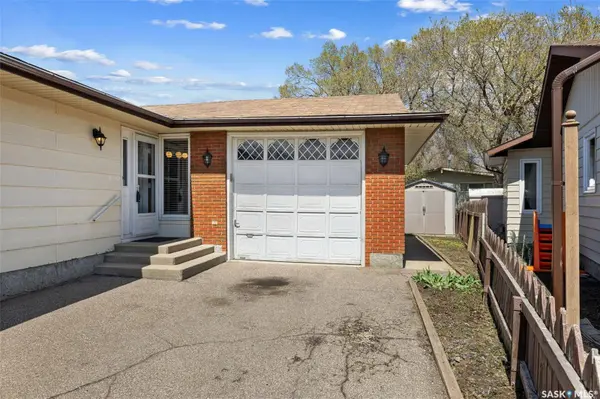 21 Merlin CRESCENT N, Regina, SK S4R 3E2