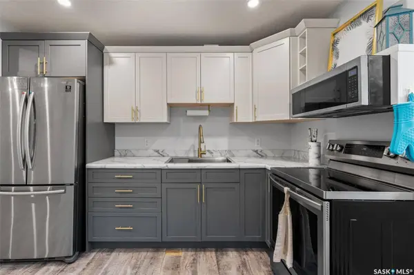 2457 MacKay STREET, Regina, SK S4N 2T4